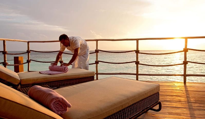 Constance Moofushi-Water Villa deck_4841